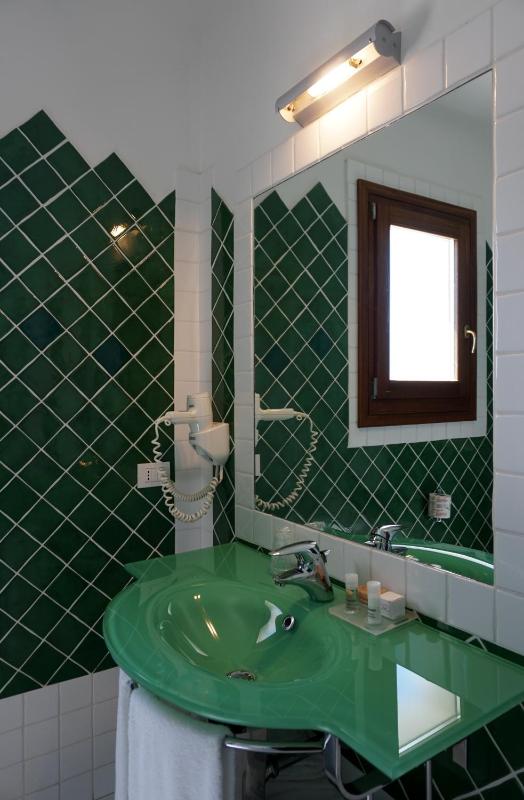 Superior Triple Room image 2