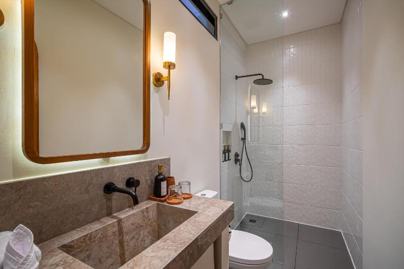 Villa Awanara - Boutique 1BR Escape in Canggu - image 38