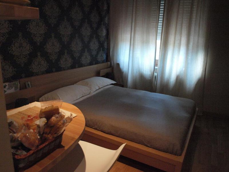 Single Room image 3