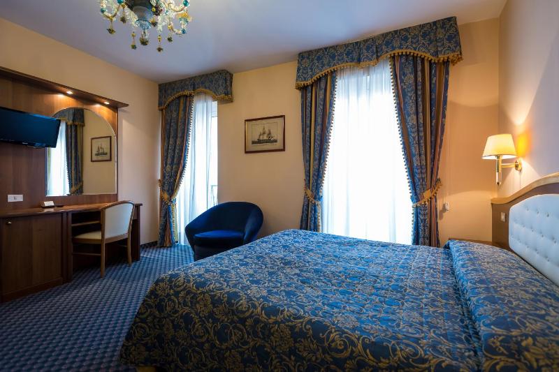 Triple Room with Lake View image 4