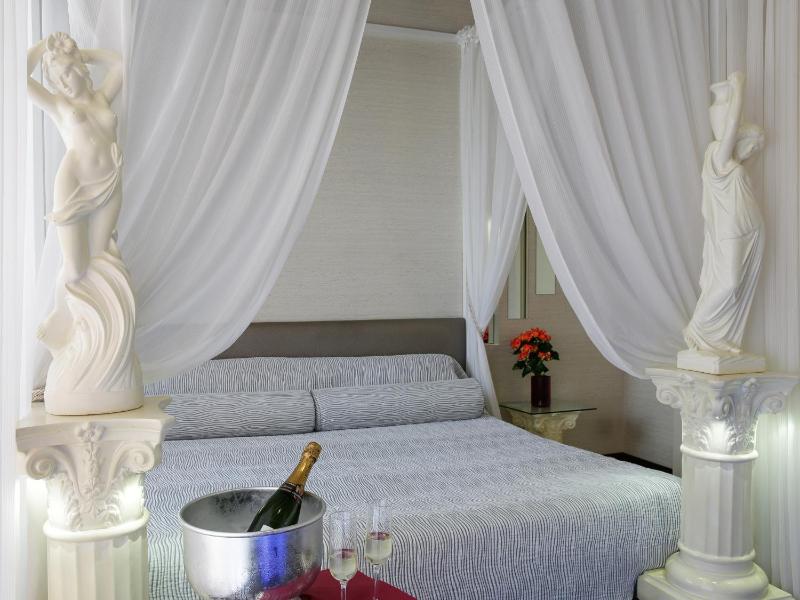 Queen Suite image 3