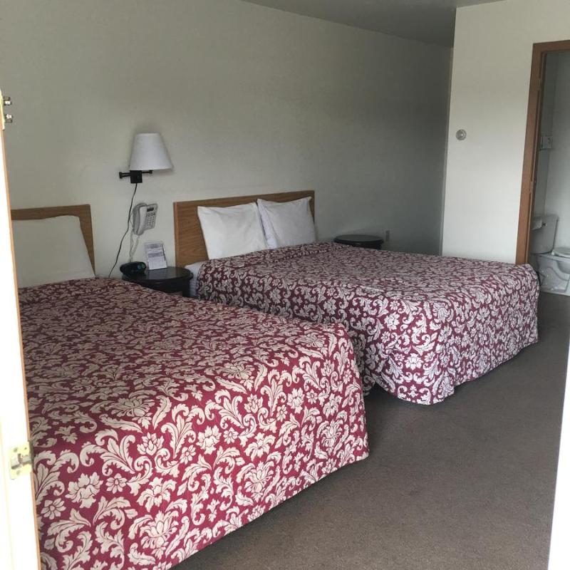 Queen Room image 4