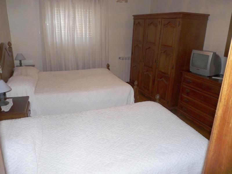 Double Room with Extra Bed image 4