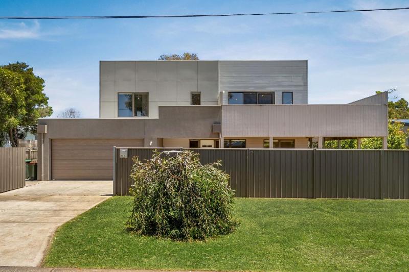 Beachside Retreat - image 1