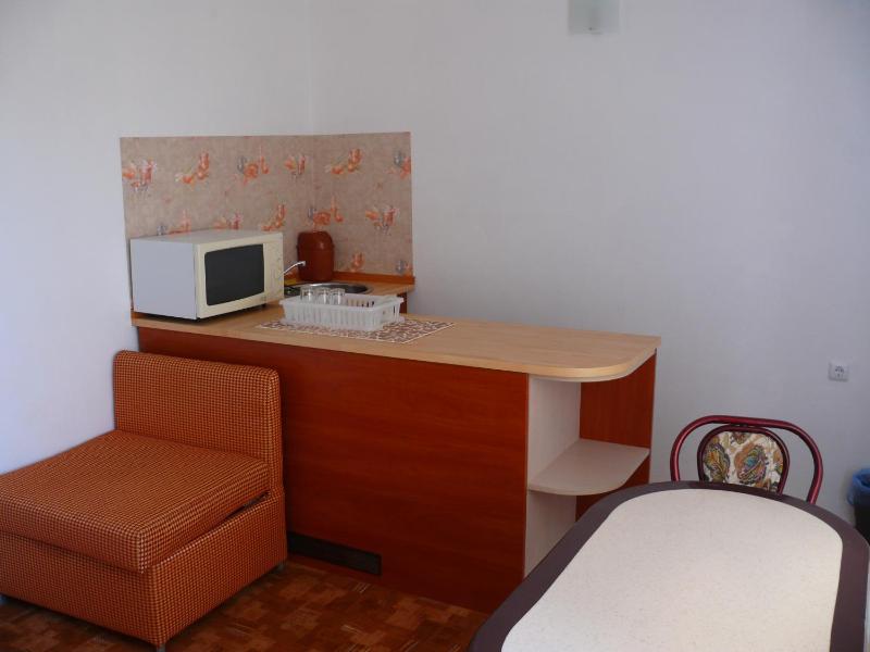 One-Bedroom Apartment image 3