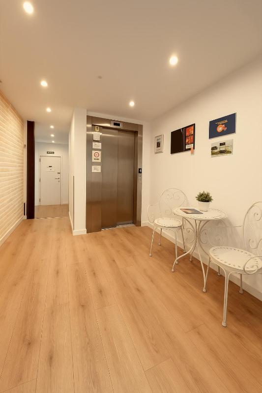 Acetres 5 Boutique - image 13