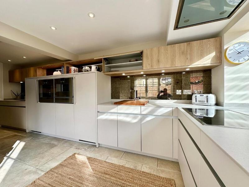 Beautiful 5-Bed Regency Home in Montpellier - image 39