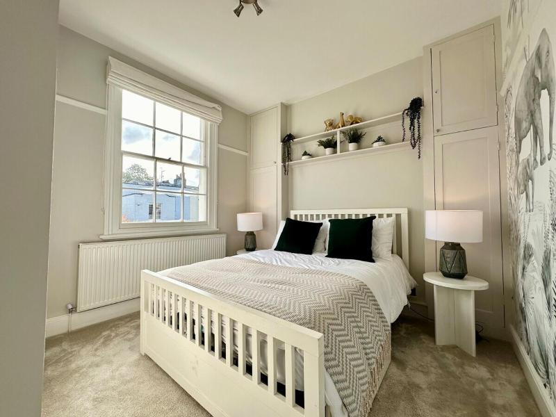 Beautiful 5-Bed Regency Home in Montpellier - image 34