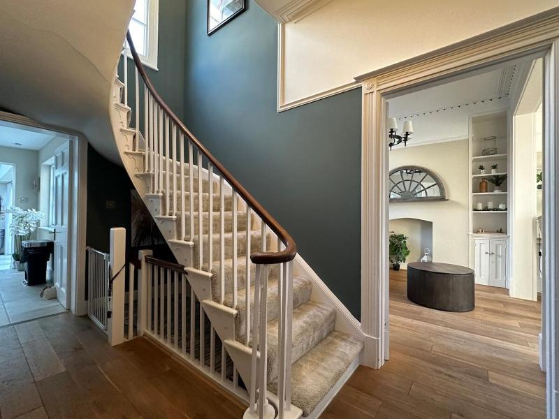 Beautiful 5-Bed Regency Home in Montpellier - image 18