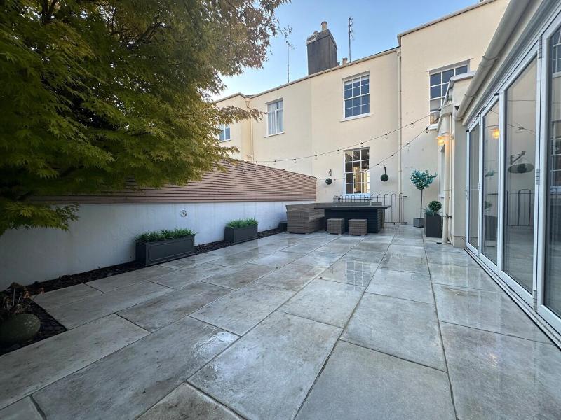 Beautiful 5-Bed Regency Home in Montpellier - image 17