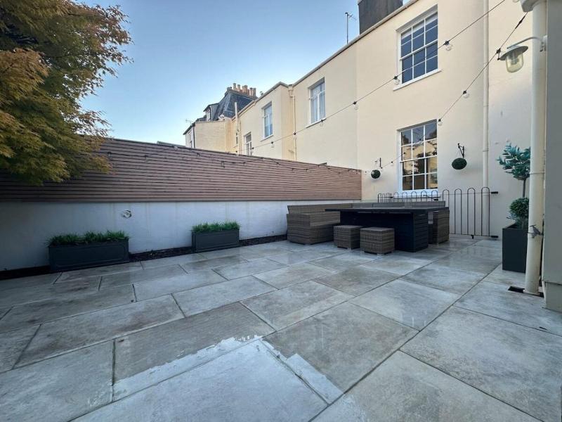 Beautiful 5-Bed Regency Home in Montpellier - image 20