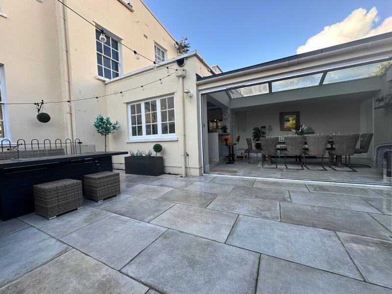Beautiful 5-Bed Regency Home in Montpellier - image 31