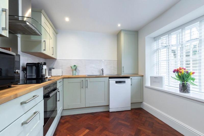 Charming Two Bedroom Apartment in Fairview - image 31