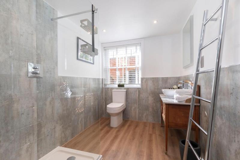 Charming Two Bedroom Apartment in Fairview - image 18