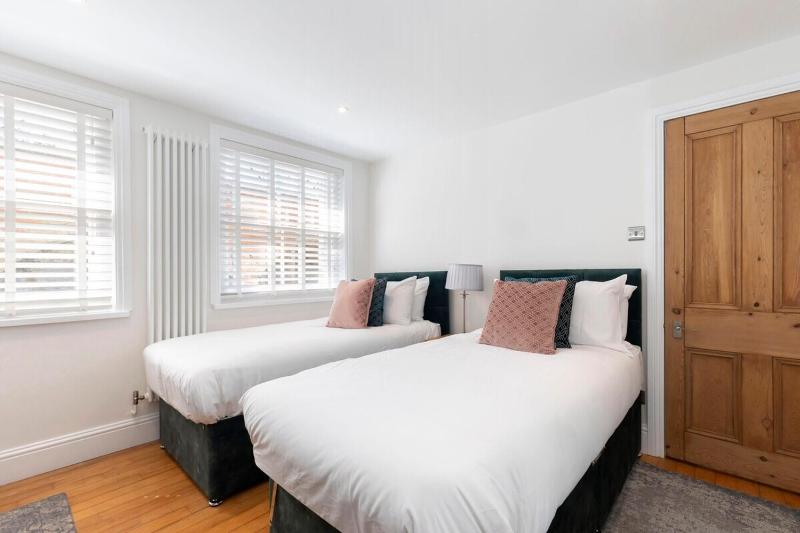 Charming Two Bedroom Apartment in Fairview - image 17