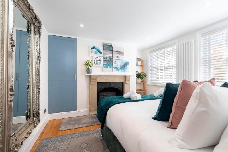 Charming Two Bedroom Apartment in Fairview - image 4