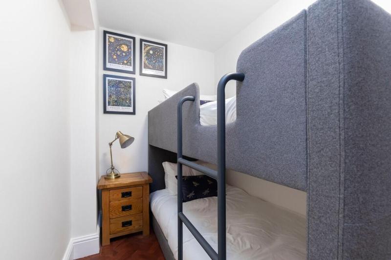 Charming Two Bedroom Apartment in Fairview - image 15
