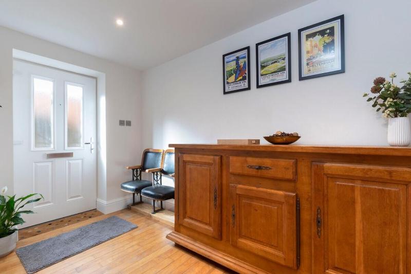 Charming Two Bedroom Apartment in Fairview - image 20