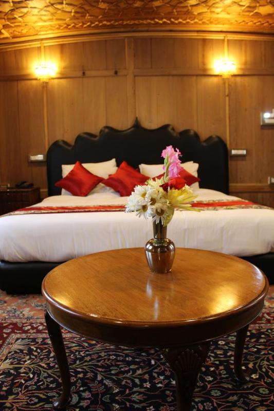 New York Houseboat - image 5