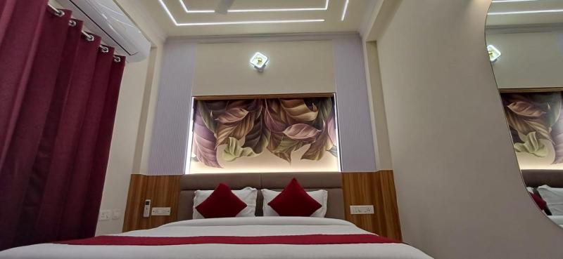 Raghav Vilas Luxury 2BHK Near Vishwanath Temple - image 1