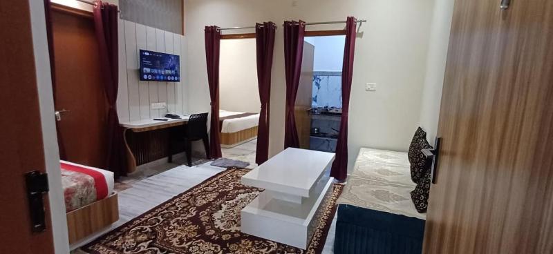 Raghav Vilas Luxury 2BHK Near Vishwanath Temple - image 9