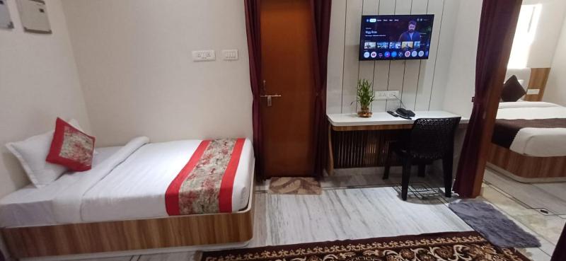 Raghav Vilas Luxury 2BHK Near Vishwanath Temple - image 13