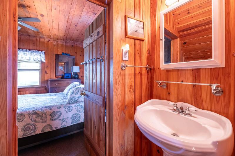 Dots Dream - KDH MP 6 Historic Oceanfront Cottage Ocean View - image 32