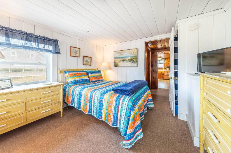 Dots Dream - KDH MP 6 Historic Oceanfront Cottage Ocean View - image 22