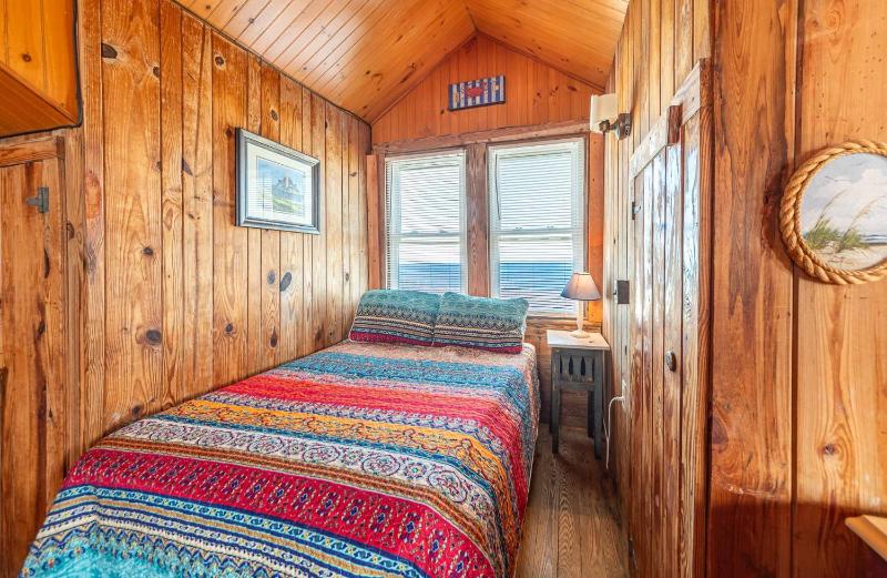Dots Dream - KDH MP 6 Historic Oceanfront Cottage Ocean View - image 11