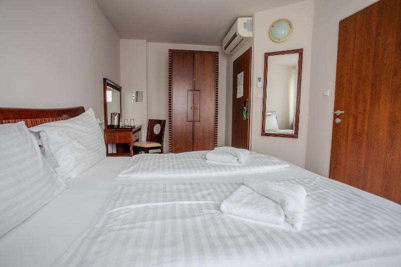 Hotel Attaché - image 6