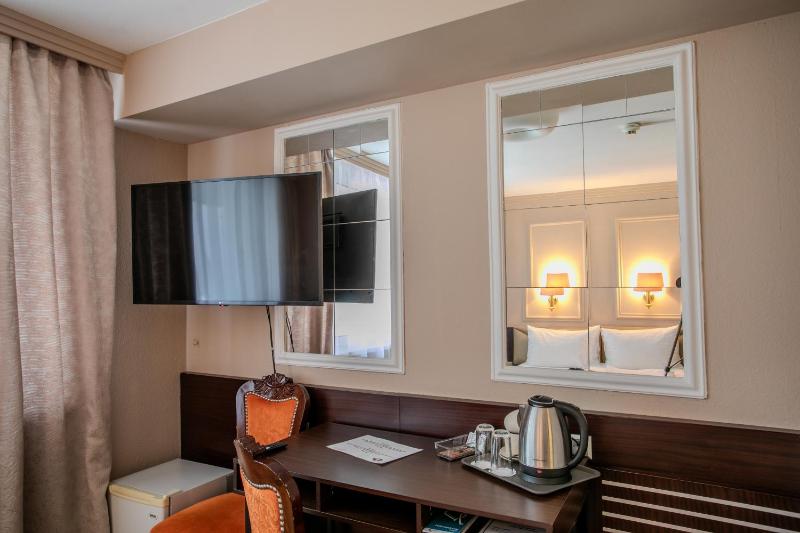 Hotel Attaché - image 16