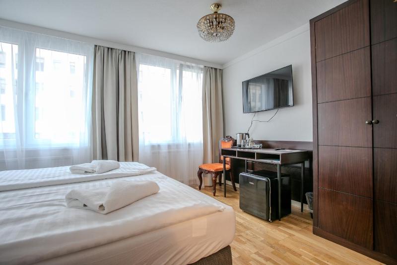 Hotel Attaché - image 12