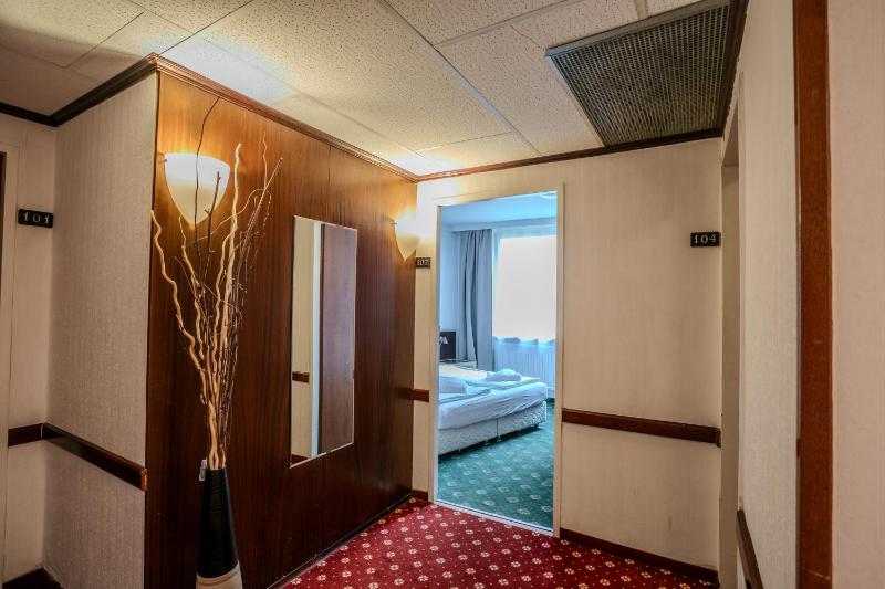 Hotel Attaché - image 7