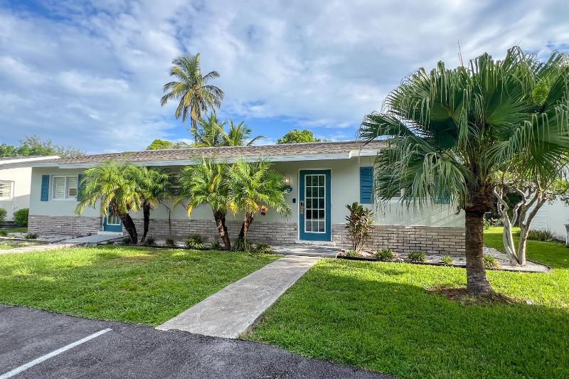 Marco Island Lakeside Inn - image 39