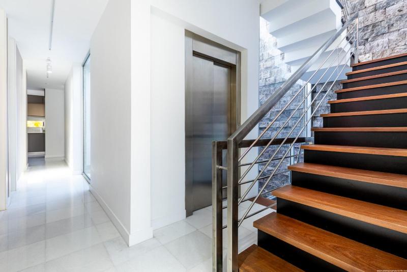 Luxury Villa Del Duque Renovated - image 23