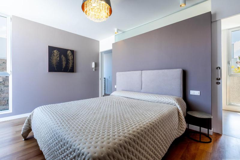 Luxury Villa Del Duque Renovated - image 17