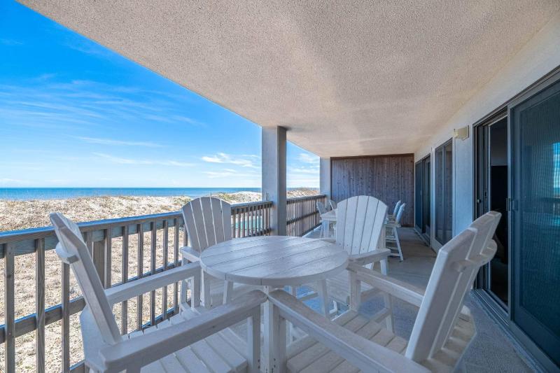Heron Cove 203N - Nags Head Oceanfront Luxury 3 BR Condo Flex Stays Pool - image 1