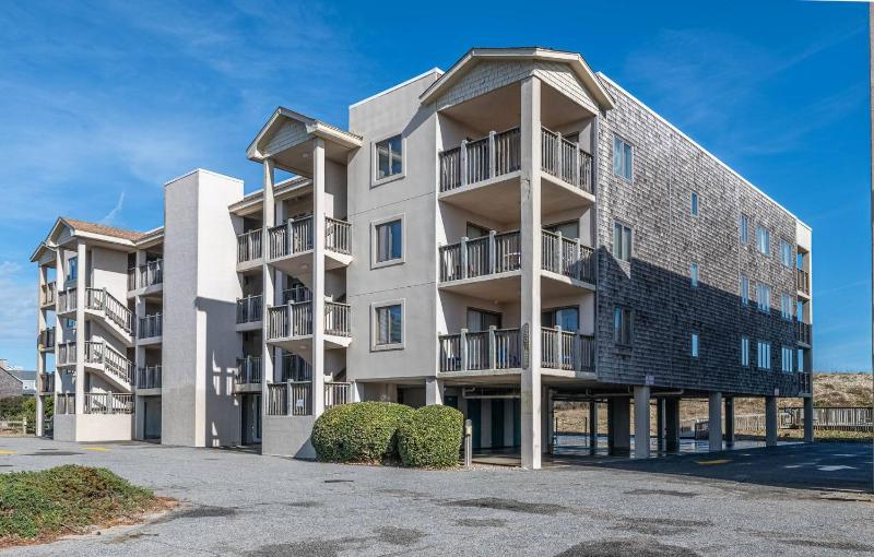 Heron Cove 203N - Nags Head Oceanfront Luxury 3 BR Condo Flex Stays Pool - image 11