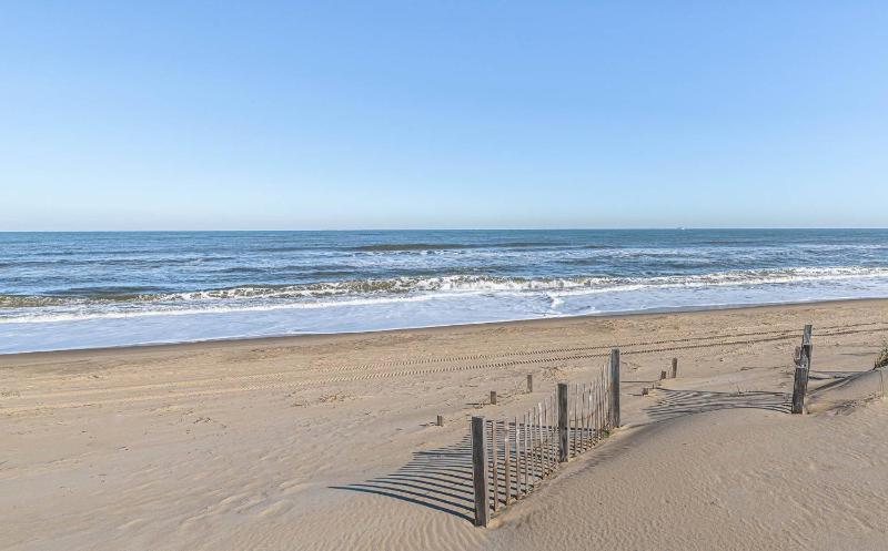 Heron Cove 203N - Nags Head Oceanfront Luxury 3 BR Condo Flex Stays Pool - image 28