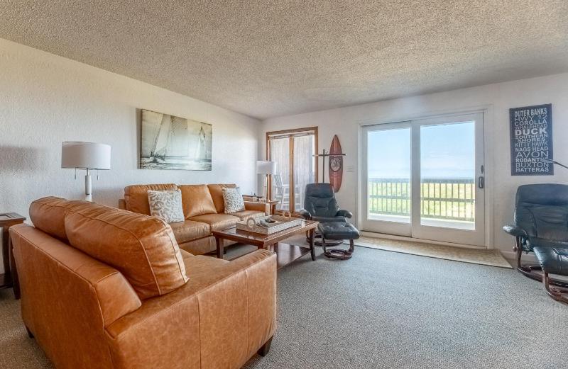 Heron Cove 203N - Nags Head Oceanfront Luxury 3 BR Condo Flex Stays Pool - image 4