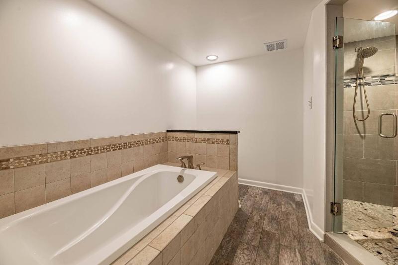 Heron Cove 203N - Nags Head Oceanfront Luxury 3 BR Condo Flex Stays Pool - image 12