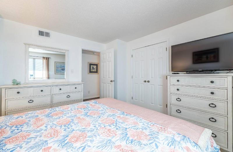 Heron Cove 203N - Nags Head Oceanfront Luxury 3 BR Condo Flex Stays Pool - image 35