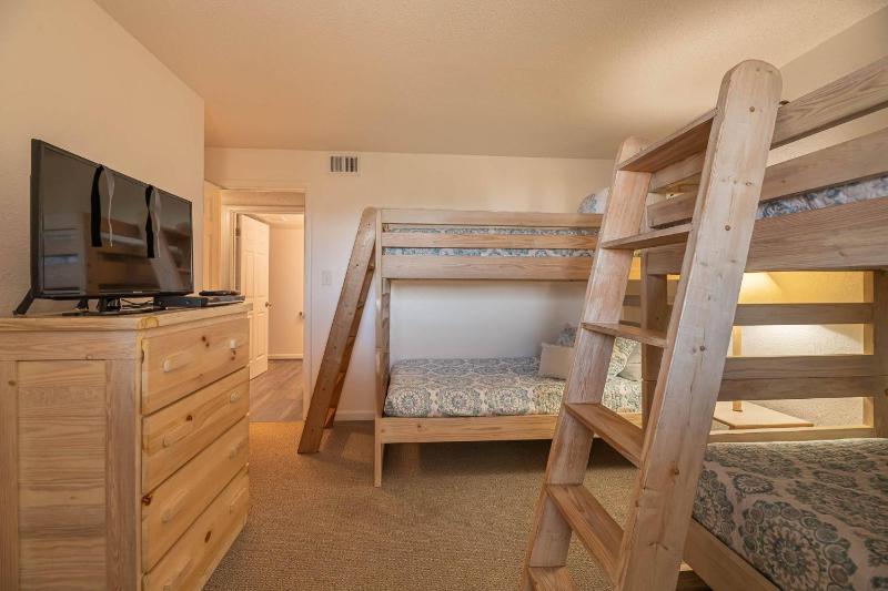 Heron Cove 203N - Nags Head Oceanfront Luxury 3 BR Condo Flex Stays Pool - image 7