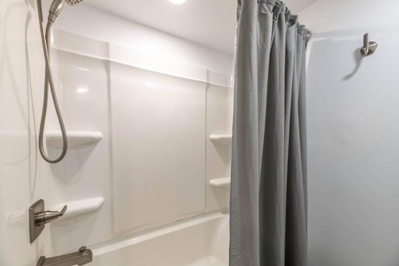 Heron Cove 203N - Nags Head Oceanfront Luxury 3 BR Condo Flex Stays Pool - image 9
