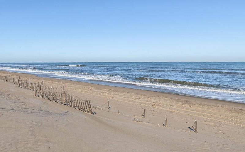 Heron Cove 203N - Nags Head Oceanfront Luxury 3 BR Condo Flex Stays Pool - image 14