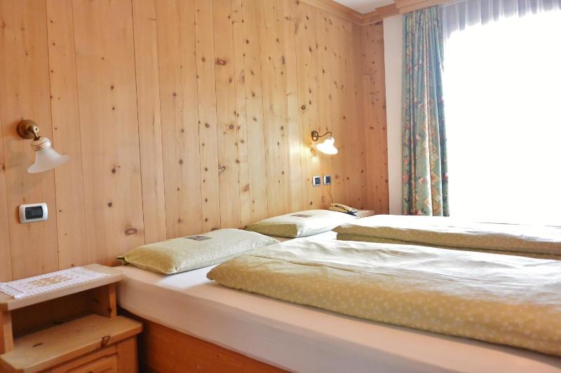 Double or Twin Room image 3