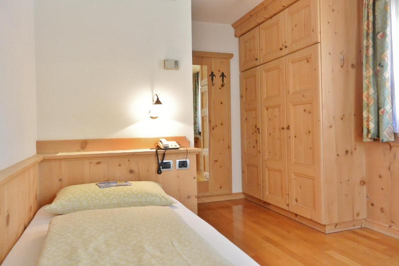Single Room image 3