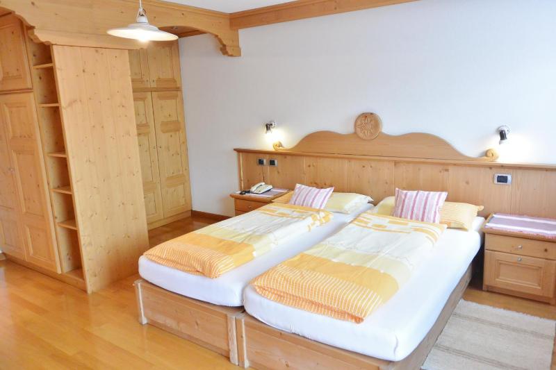 Double or Twin Room image 4