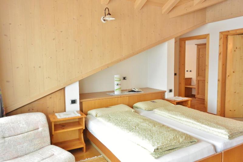 Two Connecting Double Rooms image 3