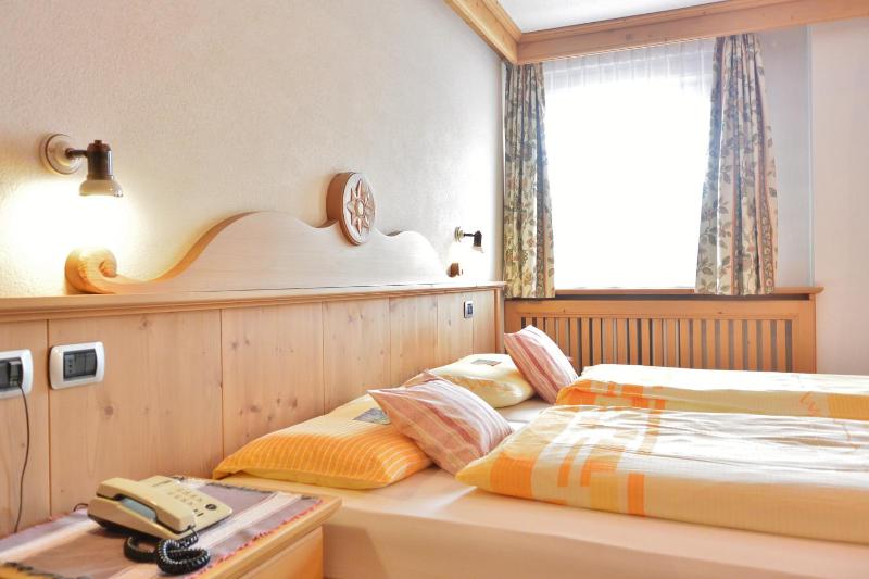 Double or Twin Room image 2